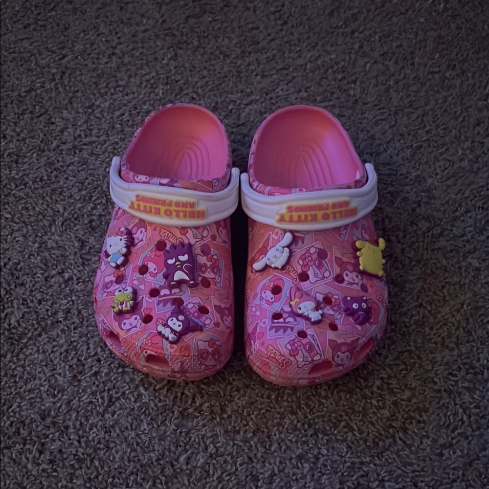 Brand New!!!
Hello kitty crocs